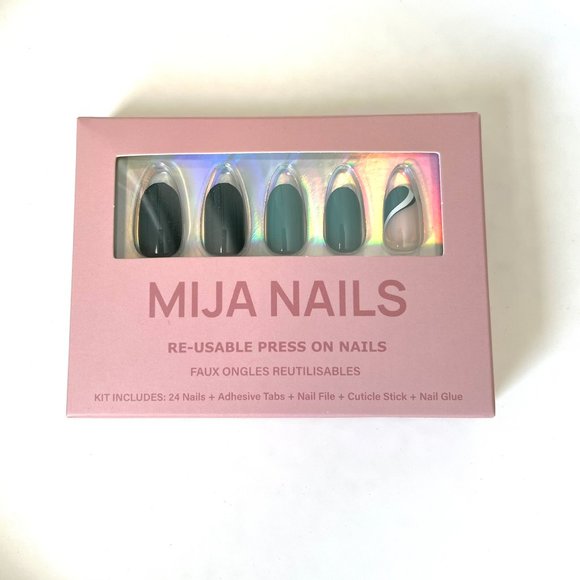 *BOGO* Green & White Press-on Nails - Picture 3 of 6